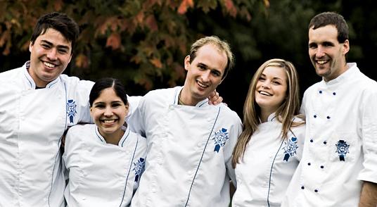 华樱出国 知名院校 法国蓝带烹饪艺术学院已发行出版了不同的食谱